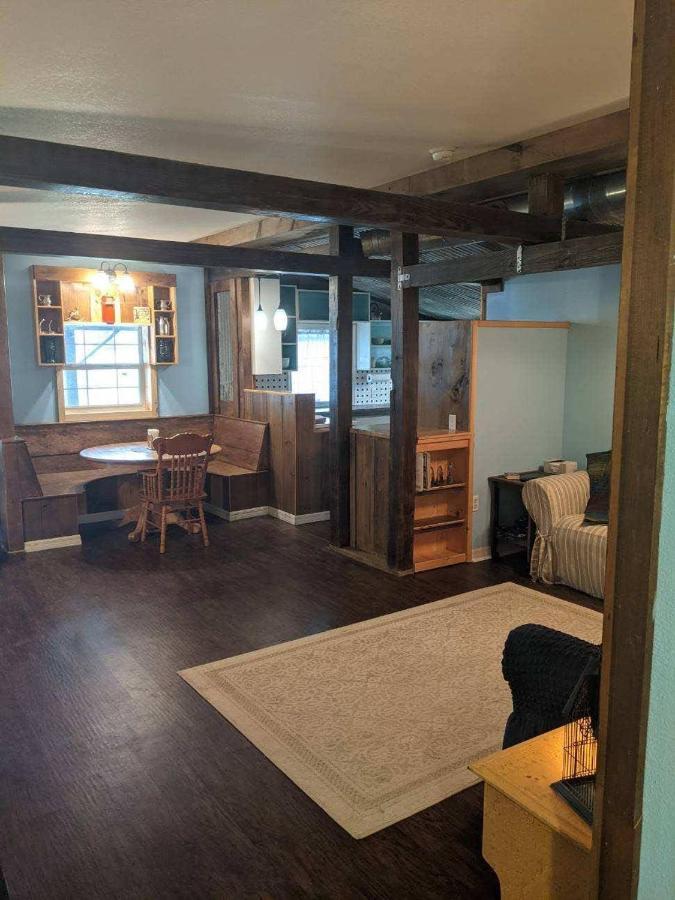 Fort White Bunkhouse Farm Stay מראה חיצוני תמונה