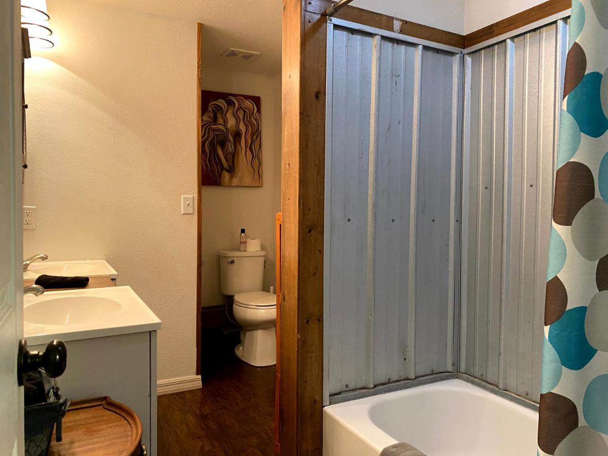 Fort White Bunkhouse Farm Stay מראה חיצוני תמונה